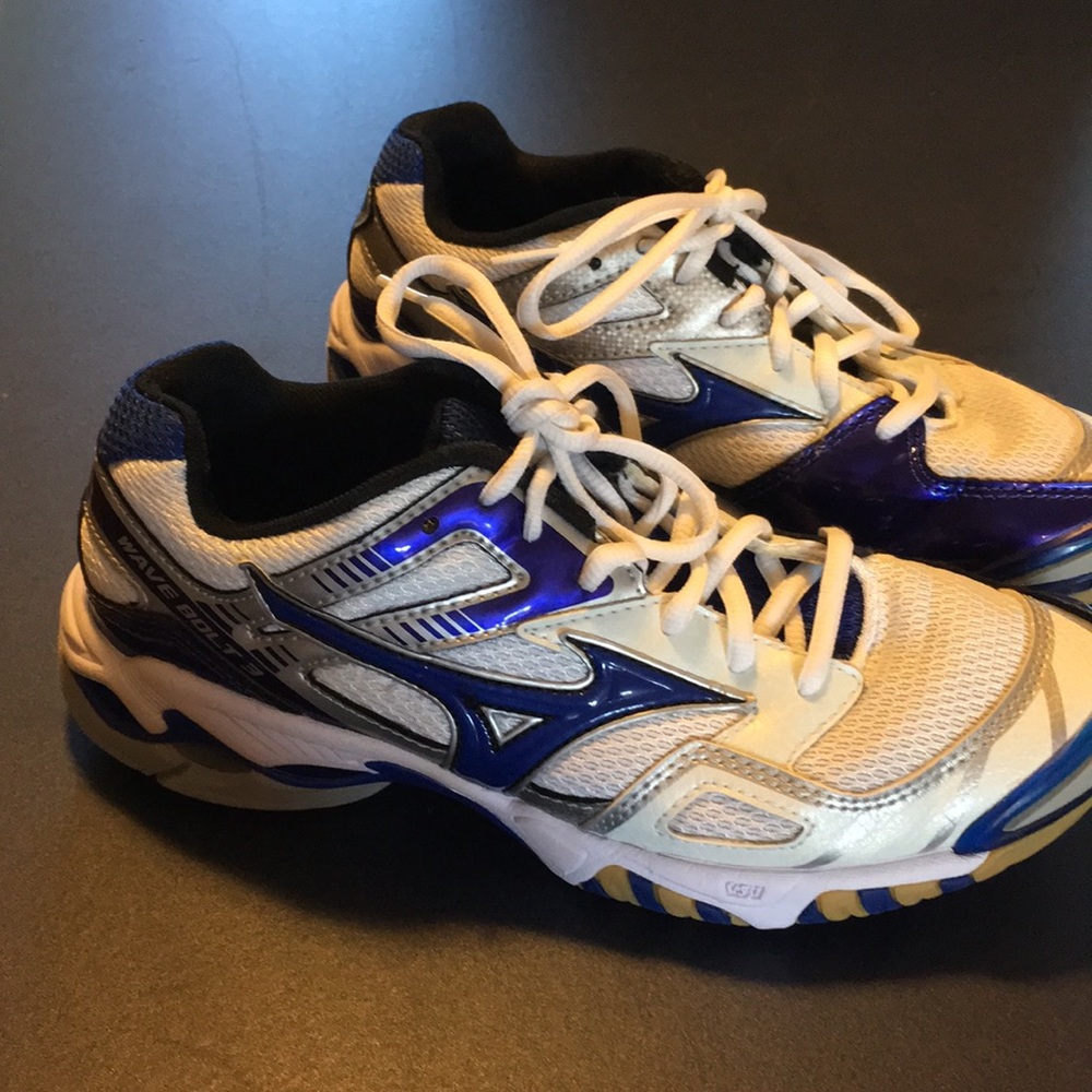 Mixing volleyball shoes